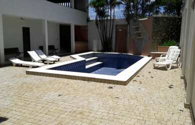 Imagem: A casa possui 4 Dormitórios, 5 Banheiros, 5 Vagas na garagem