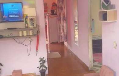 Imagem: A casa possui 2 Dormitórios, 1 Banheiro, 1 Vaga na garagem