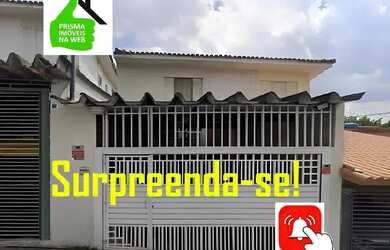 Imagem: A casa possui 3 Dormitórios, 4 Banheiros, 2 Vagas na garagem