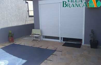 Imagem: A casa possui 3 Dormitórios, 2 Banheiros, 5 Vagas na garagem