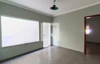 Imagem: A casa possui 3 Dormitórios, 3 Banheiros, 1 Vaga na garagem