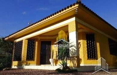 Imagem: A casa possui 2 Dormitórios, 2 Banheiros, 3 Vagas na garagem