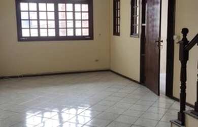 Imagem: A casa possui 3 Dormitórios, 3 Banheiros, 4 Vagas na garagem