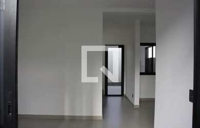 Imagem: A casa possui 2 Dormitórios, 3 Banheiros, 1 Vaga na garagem