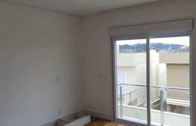 Imagem: A casa em condomínio possui 4 Dormitórios, 5 Banheiros, 4