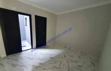 Imagem: A kitnet possui 1 Dormitório, 1 Banheiro, 1 Vaga na garagem