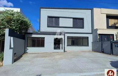 Imagem: O depósito possui 2 Vagas na garagem, 362m² de Área e está