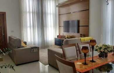 Imagem: A casa possui 3 Dormitórios, 3 Banheiros, 2 Vagas na garagem