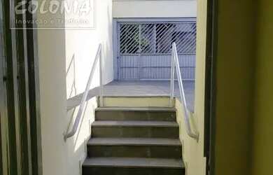 Imagem: O depósito possui 4 Vagas na garagem, 353m² de Área e está