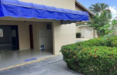 Imagem: A casa possui 3 Dormitórios, 3 Banheiros, 2 Vagas na garagem