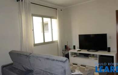 Imagem: O apartamento possui 3 Dormitórios, 1 Banheiro, 1 Vaga na garagem