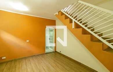 Imagem: A casa possui 3 Dormitórios, 2 Banheiros, 1 Vaga na garagem