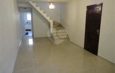 Imagem: A casa possui 3 Dormitórios, 3 Banheiros, 2 Vagas na garagem