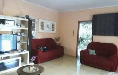 Imagem: A casa possui 2 Dormitórios, 2 Banheiros, 5 Vagas na garagem