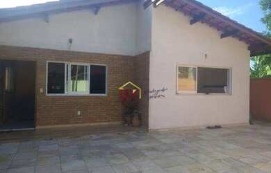 Imagem: A casa possui 2 Dormitórios, 3 Banheiros, 3 Vagas na garagem