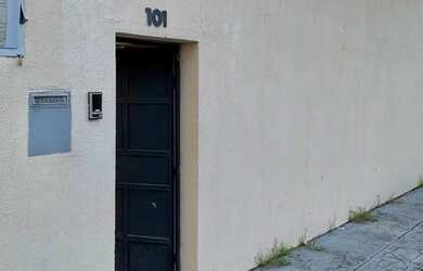 Imagem: A casa possui 1 Dormitório, 1 Banheiro e 96m² de Área e está