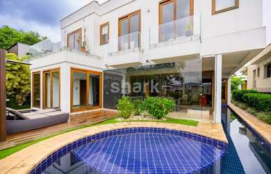 Imagem: A casa em condomínio possui 5 Dormitórios, 5 Banheiros, 4