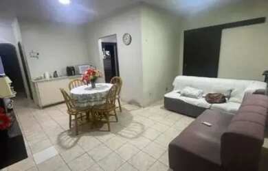 Imagem: A casa possui 2 Dormitórios, 1 Banheiro, 1 Vaga na garagem