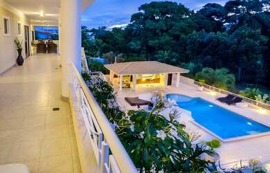 Imagem: A casa possui 4 Dormitórios, 5 Banheiros e 600m² de Área