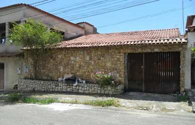 Imagem: A casa possui 2 Dormitórios, 1 Banheiro e está localizado