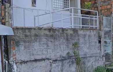 Imagem: A casa possui 2 Dormitórios, 1 Banheiro e está localizado