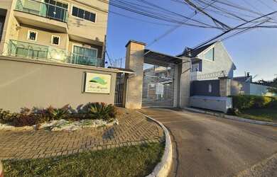 Imagem: A casa possui 3 Dormitórios, 2 Banheiros, 2 Vagas na garagem