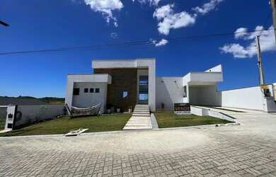 Imagem: A casa em condomínio e possui 3 Dormitórios, Suítes, 3 Banheiros