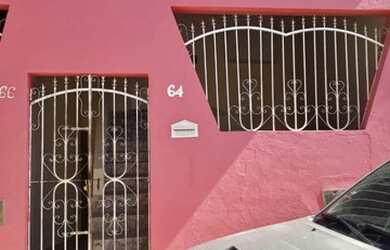 Imagem: A casa possui 2 Dormitórios, 1 Banheiro, 1 Vaga na garagem