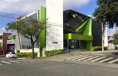 Imagem: O depósito possui 5 Vagas na garagem, 1.664m² de Área e