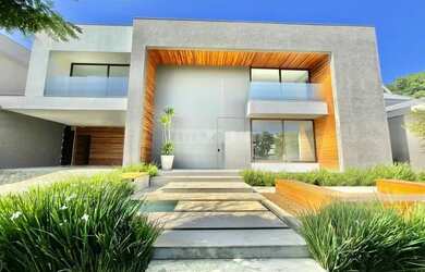 Imagem: A casa em condomínio possui 4 Dormitórios, 5 Banheiros, 4