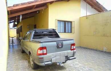 Imagem: A casa possui 2 Dormitórios, 2 Banheiros, 2 Vagas na garagem