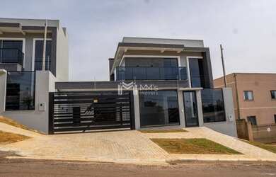 Imagem: A casa possui 3 Dormitórios, 2 Banheiros, 3 Vagas na garagem