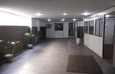 Imagem: O depósito possui 5 Vagas na garagem, 1.650m² de Área e