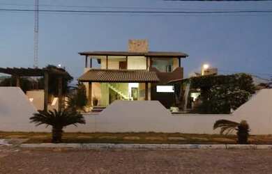 Imagem: A casa em condomínio possui 5 Dormitórios, 4 Banheiros, 5