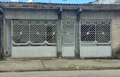 Imagem: A casa possui 1 Dormitório, 1 Banheiro, 1 Vaga na garagem e