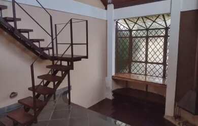 Imagem: A casa possui 2 Dormitórios, 2 Banheiros, 3 Vagas na garagem