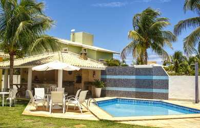 Imagem: A casa em condomínio possui 4 Dormitórios, 3 Banheiros, 4