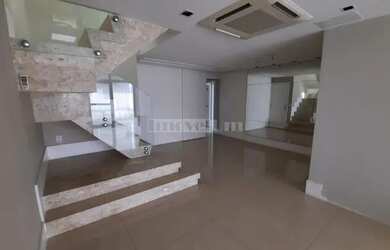 Imagem: O apartamento possui 5 Dormitórios, 3 Banheiros, 3 Vagas na