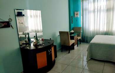 Imagem: A kitnet possui 1 Dormitório, 1 Banheiro, 1 Vaga na garagem