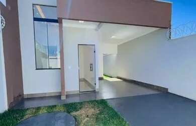 Imagem: A casa possui 3 Dormitórios, 2 Banheiros e 1 Vaga na garagem