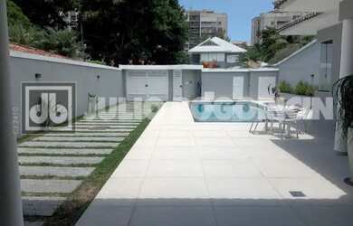 Imagem 3: JBB67203 Barra da Tijuca Casa Triplex 4 Suítes Piscina Sauna Churrasqueira...