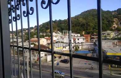 Imagem: A casa possui 5 Dormitórios, 4 Banheiros, 1 Vaga na garagem