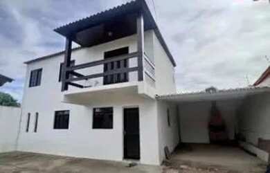 Imagem: A casa possui 3 Dormitórios, 2 Banheiros, 2 Vagas na garagem