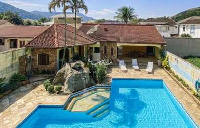 Imagem: A casa em condomínio possui 4 Dormitórios, 5 Banheiros, 4