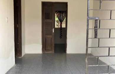 Imagem: A casa possui 2 Dormitórios e 1 Banheiro e está localizado