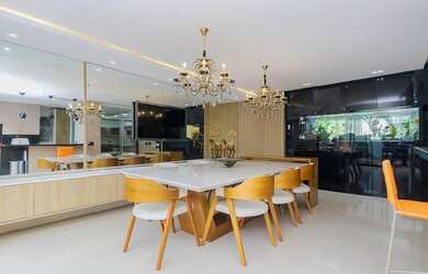 Imagem: A casa em condomínio possui 4 Dormitórios, 5 Banheiros, 5