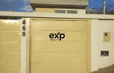 Imagem: A casa possui 2 Dormitórios, 2 Banheiros, 1 Vaga na garagem