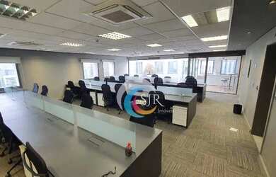 Imagem: O depósito possui 3 Vagas na garagem, 220m² de Área e está