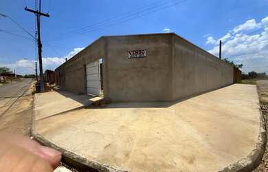 Imagem: A casa possui 2 Dormitórios, 1 Banheiro e 3 Vagas na garagem