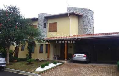 Imagem: A casa em condomínio possui 4 Dormitórios, 5 Banheiros, 4